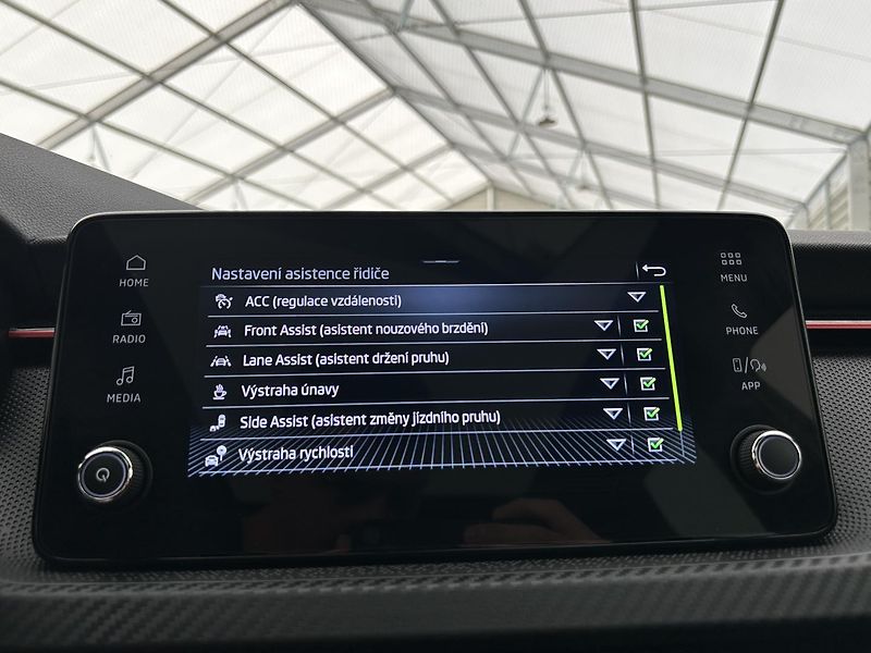 Škoda Kamiq 1.5 TSI Monte Carlo - fotka 9 z 30