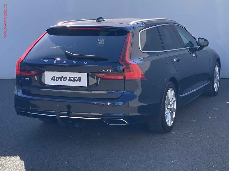 Volvo V90 (2018) 2.0D, AT, navi, LED - fotka 4 z 20