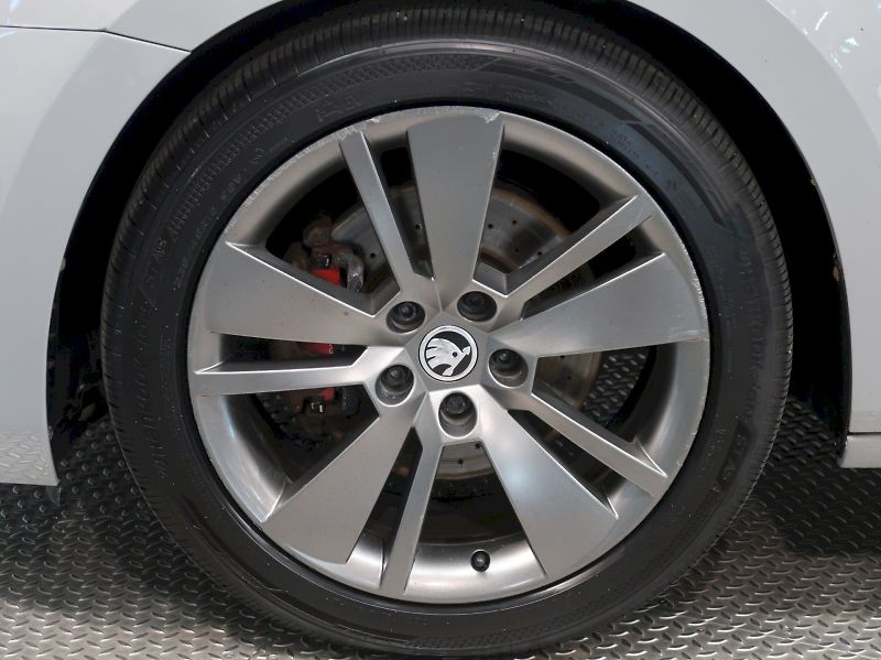 Škoda Superb (2018) SPORTLINE 2.0TDI 140KW CANTON - fotka 12 z 41