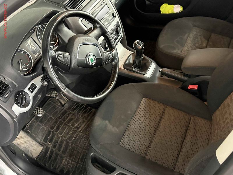 Škoda Octavia (2011) 1.6 TDi, AC, Multifunkce - fotka 3 z 3