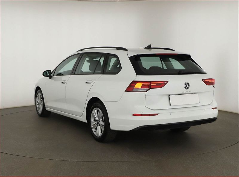 Volkswagen Golf (2024) Life 1.0 TSI - fotka 4 z 19