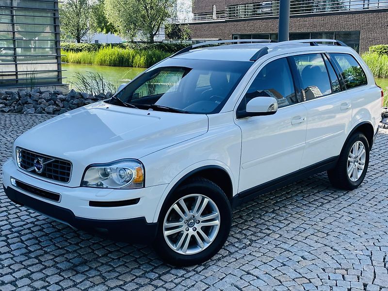 Volvo XC90 2.4D5 4x4 AUT VÝHŘEV SENZORY - fotka 2 z 44