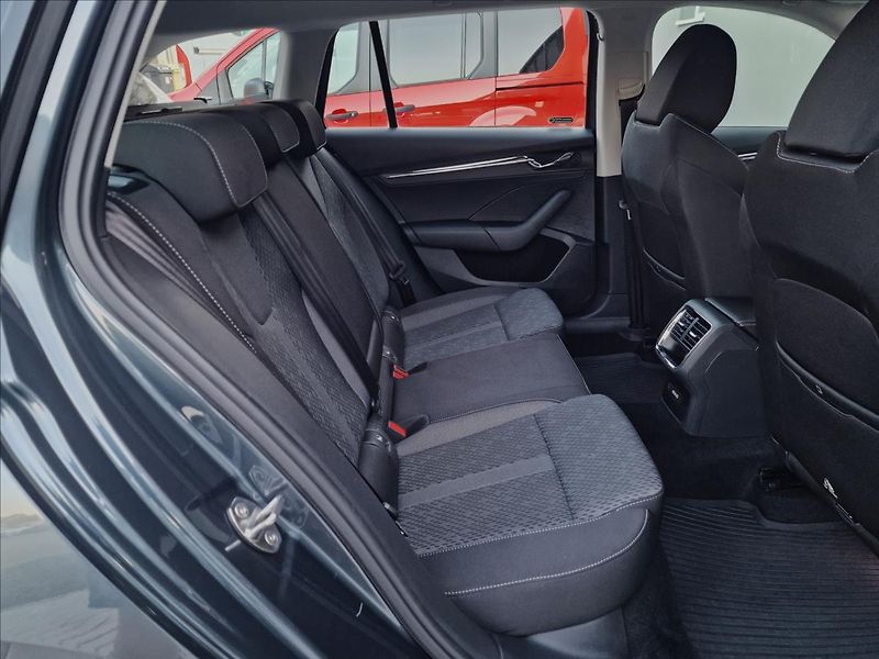 Škoda Octavia 1.4 TSI iV 150kW DSG Style,ČR - fotka 15 z 48