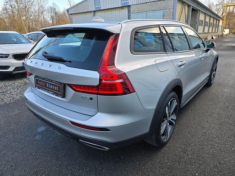 Volvo V60 184kW B5 4x4 CROSS COUNTRY - fotka 4 z 50