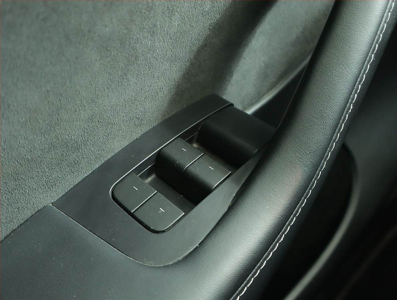 Tesla Model Y (2022) RWD LFP 60kWh, SoH 92% - fotka 17 z 20