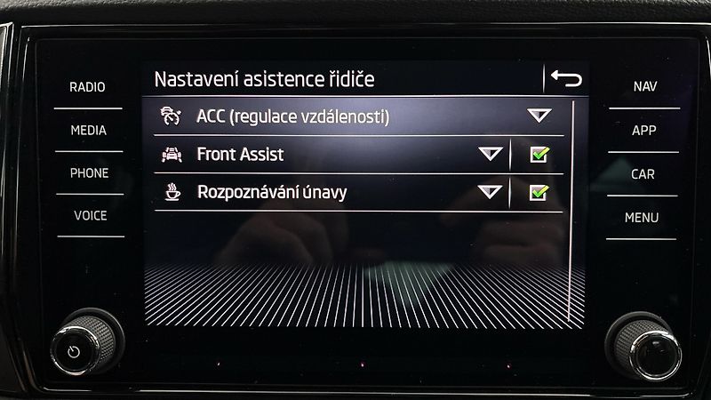 Škoda Karoq 1.5 TSI DSG Sportline - fotka 24 z 27