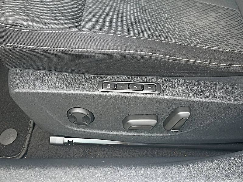 Škoda Octavia (2023) 2.0 TDI DSG Head Up. tažné MAT - fotka 16 z 35