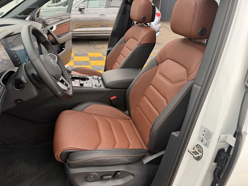 Volkswagen Touareg 3.0Tdi*210kw*1-MAJ*DPH*R-Line* - fotka 11 z 50
