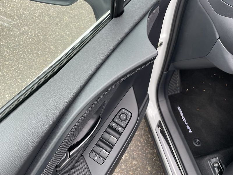 Toyota C-HR 2.0L PHEV, (2x4), Style - fotka 9 z 19