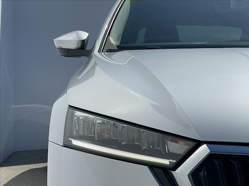 Škoda Octavia 2,0 TDI DSG Ambition Plus LED - fotka 20 z 23