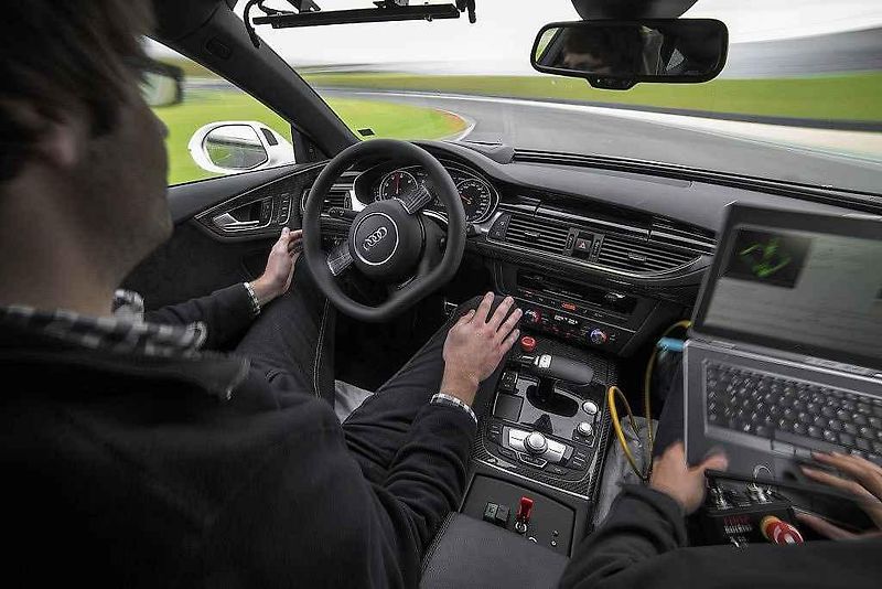 Audi pustilo na závodní okruh model RS 7 bez řidiče.