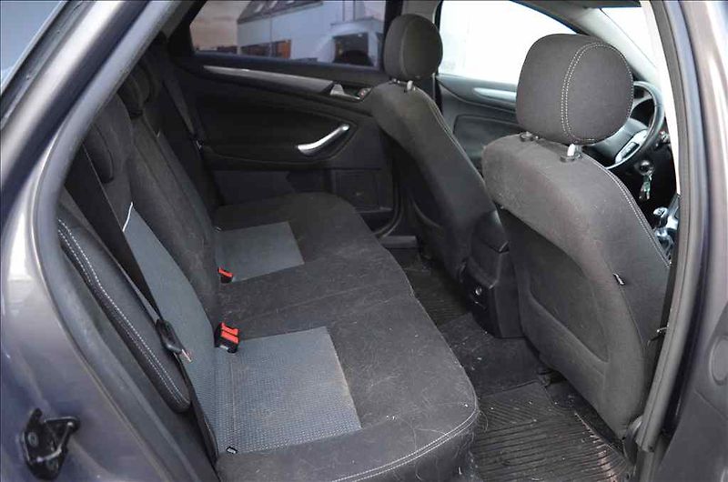 Ford Mondeo (2010) 2,0 TDCI - fotka 20 z 22