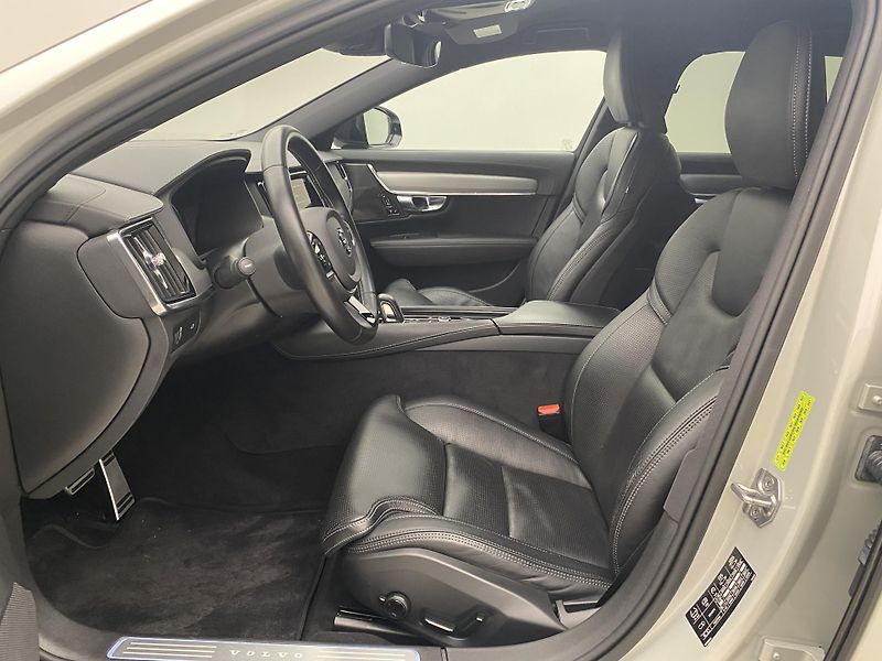 Volvo V90 B5 AWD R-DESIGN AUT CZ - fotka 3 z 53