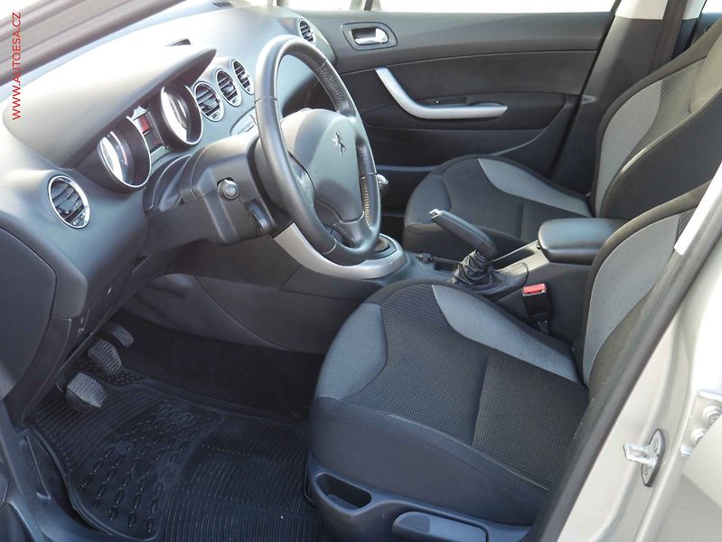 Peugeot 308 (2010) 1.6i, 1.maj,ČR, AC, tempo - fotka 9 z 17