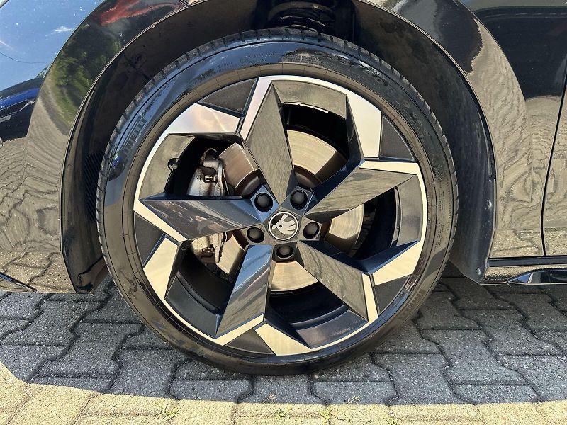Škoda Superb (2025) 2.0 TSI 4x4 DSG Sportline - fotka 32 z 36