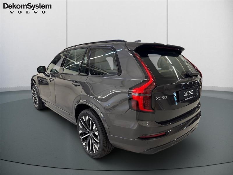 Volvo XC90 (2025) 2,0 B5 AWD Dark Plus 2132 - fotka 4 z 15