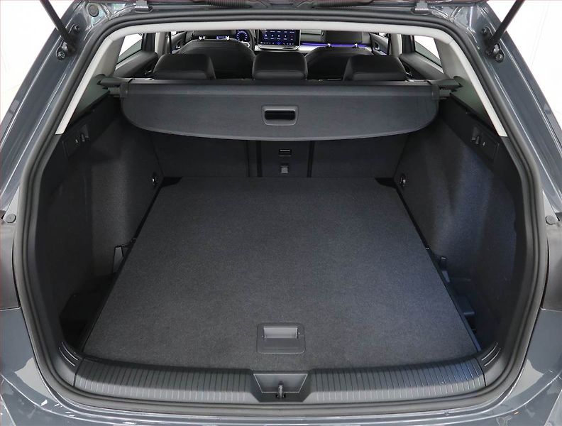 Volkswagen Golf (2025) Life 1.5 TSI - fotka 13 z 25