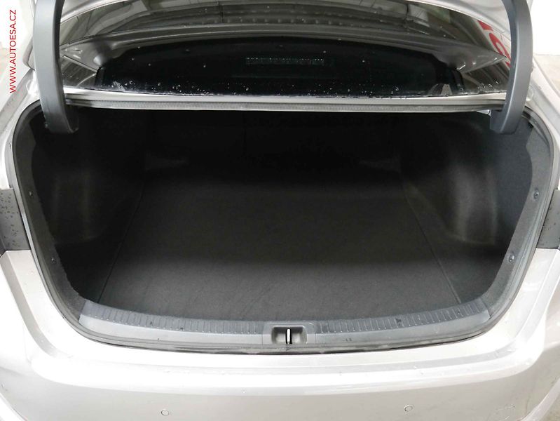 Toyota Corolla (2021) 1.6i, ČR, servis.kniha, LED - fotka 7 z 20