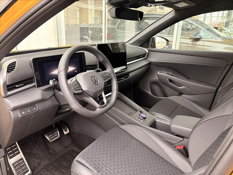 Volkswagen T-Roc 1,5 eTSI 110 kW 7DSG  R-Line - fotka 12 z 17
