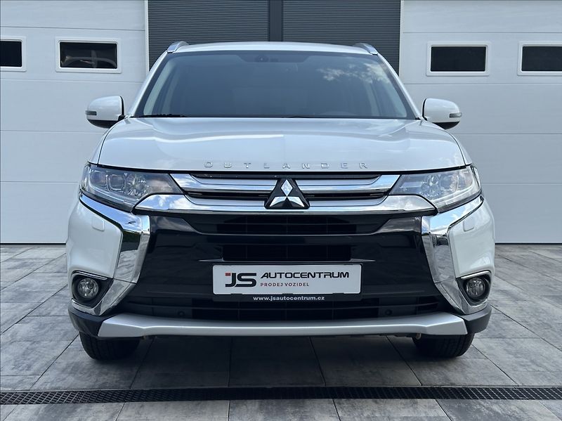 Mitsubishi Outlander 2,0 150PS  Intense A/T 4x4 - fotka 4 z 53