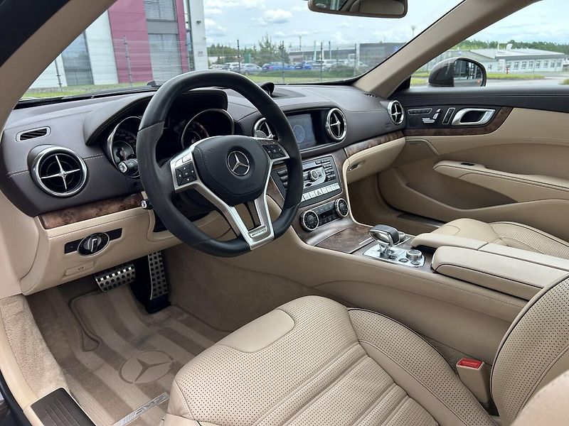 Mercedes-Benz SL 63 AMG Roadster - fotka 19 z 42