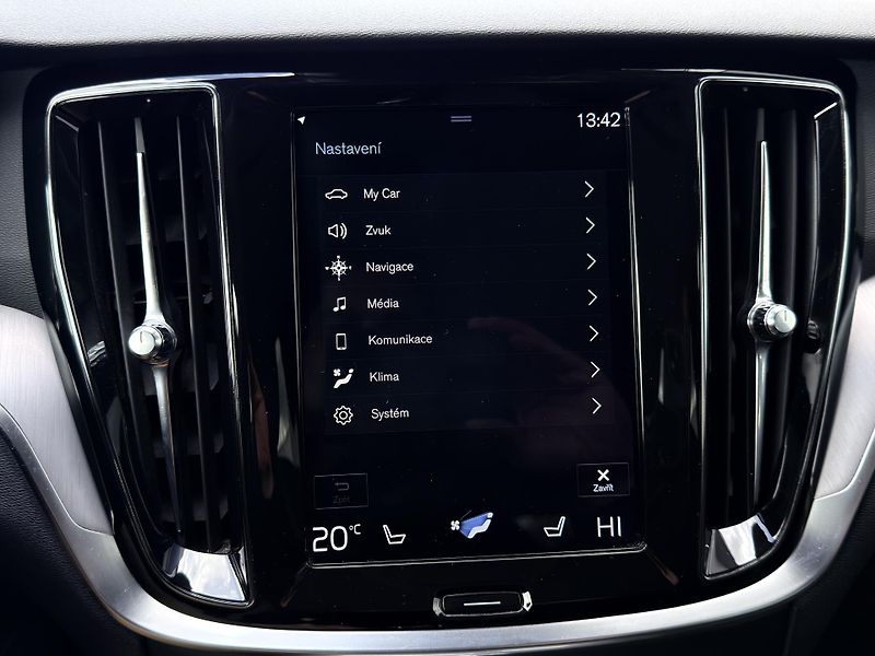 Volvo V60 CrossCountry D4 AWD // 4x4 - fotka 33 z 43