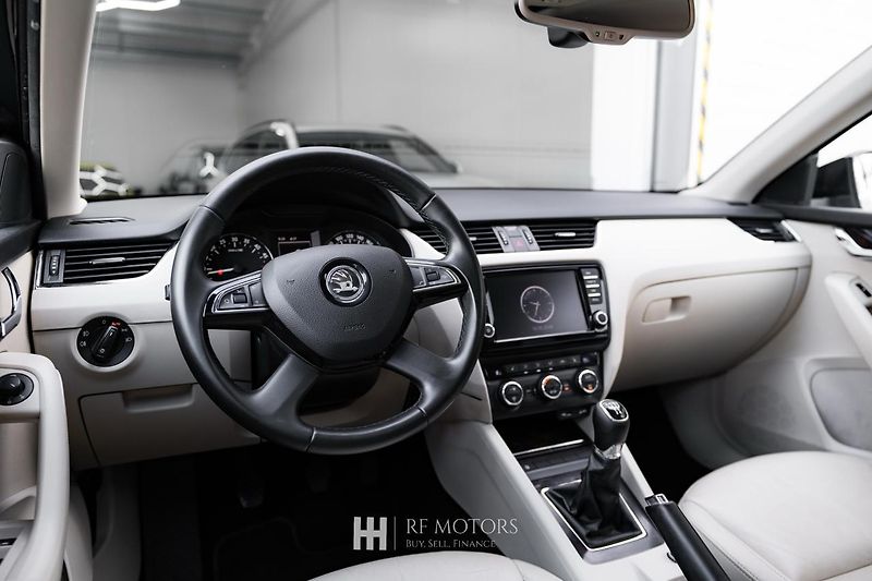 Škoda Octavia (2014) 1.6 TDI Elegance/Style - fotka 14 z 35