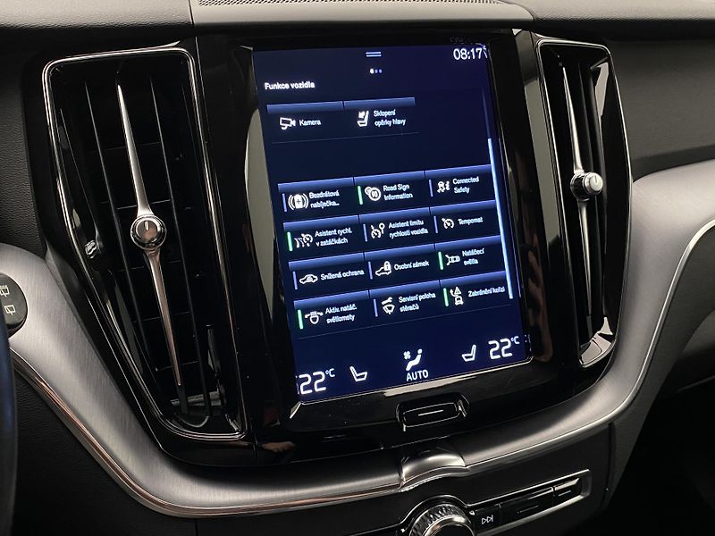 Volvo XC60 B4 AWD MOMENTUM AUT  - fotka 40 z 47