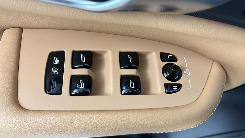 Volvo XC90 2.0 B5 AUT AWD Ultimate Bright - fotka 25 z 34