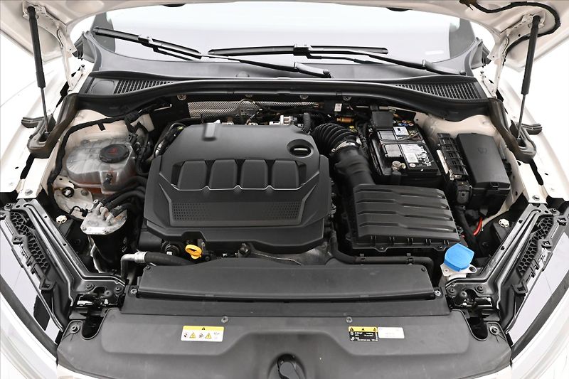 Škoda Superb 2,0 TDI 147 kW DSG 4x4 Style Z - fotka 9 z 30