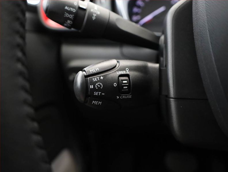 Citroën C3 (2018) 1.2 PureTech, Automat, Navi - fotka 16 z 19