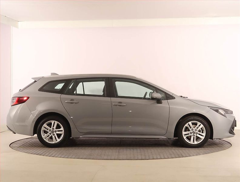 Toyota Corolla (2022) 1.8 Hybrid, full bybrid - fotka 6 z 25