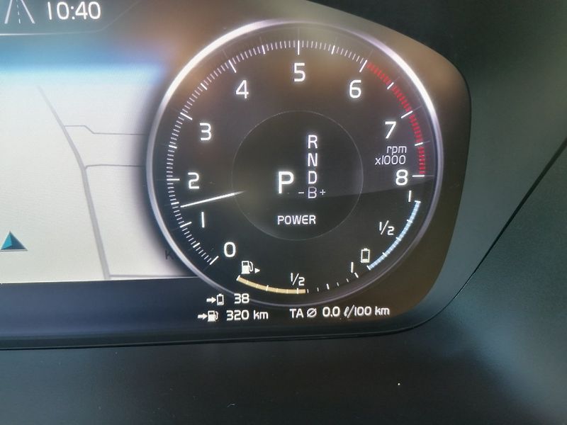 Volvo XC40 (2020) 1.5 T5 PHEV R-DESIGN 192kW - fotka 16 z 41
