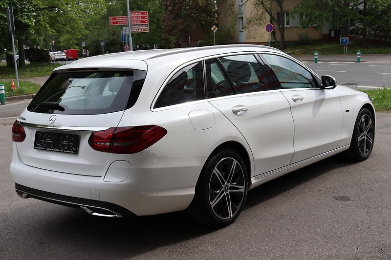 Mercedes-Benz Třídy C 300de PLUG-IN HYB KOMBI 225kW - fotka 11 z 48