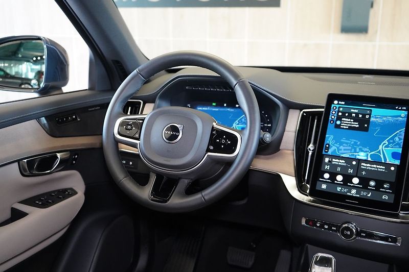 Volvo XC90 T8 PLUS Bright, Ventilace, 360 - fotka 48 z 49