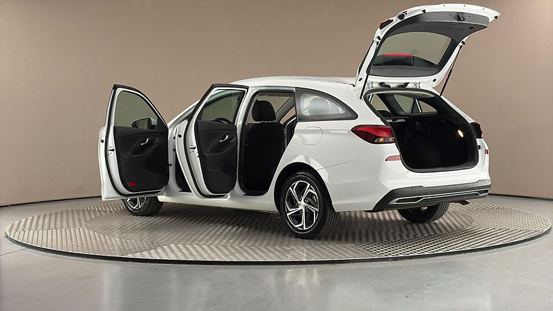 Hyundai i30 1.0 T-GDI Family Comfort Kombi - fotka 7 z 23