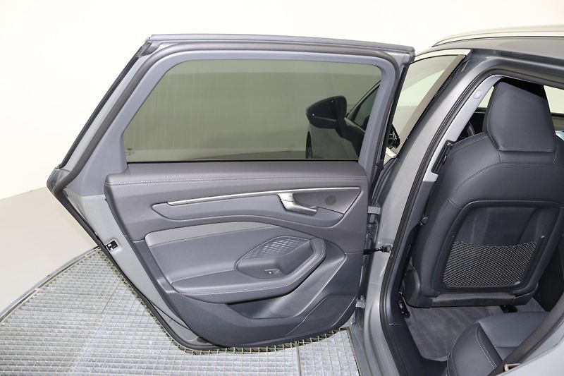 Audi A6 Avant TDI quattro 150 kW Stronic - fotka 15 z 24