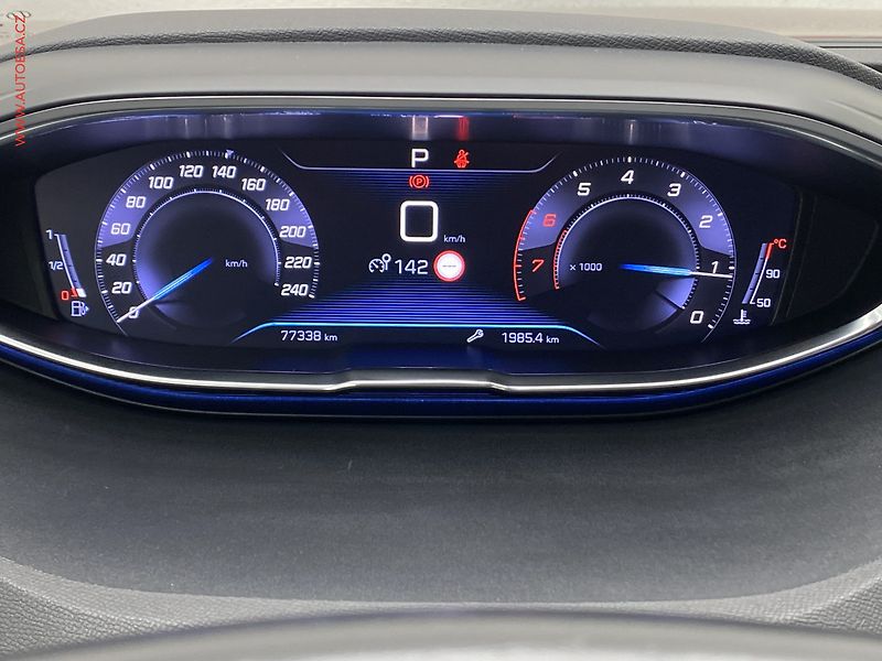 Peugeot 3008 (2019) 1.2PT, Allure, AT, navi - fotka 17 z 19