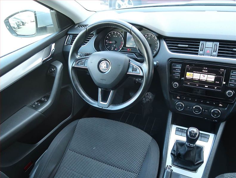 Škoda Octavia (2017) Ambition 1.6 TDI, Serv.kniha - fotka 7 z 15