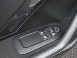 Peugeot 2008 (2018) 1.2i 61kW, Aut. klima, ČR, Taž - náhled 15