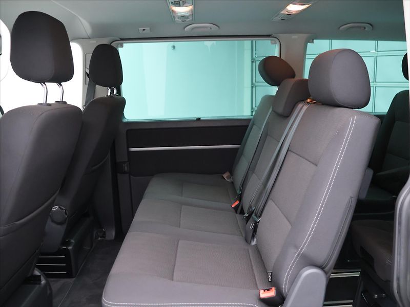 Volkswagen Multivan 2,0 TDI 150kW 4Motion LED 1Maj - fotka 14 z 30