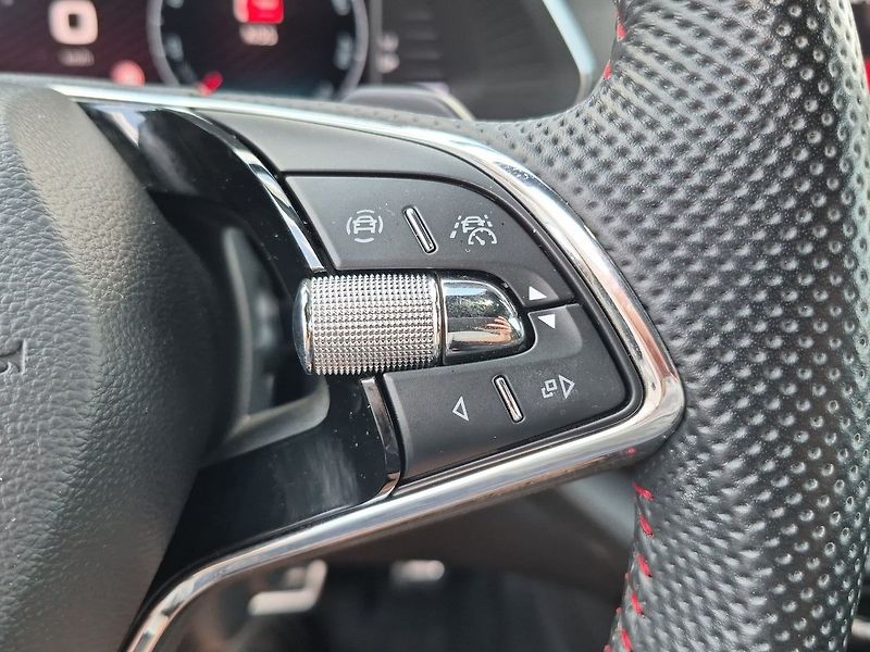 Škoda Octavia Combi 2,0 TSI DSG RS 180 kW - fotka 15 z 28