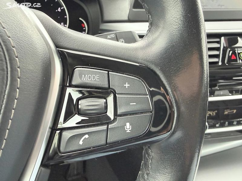 BMW Řada 5 520d XDRIVE 140kW - fotka 22 z 33