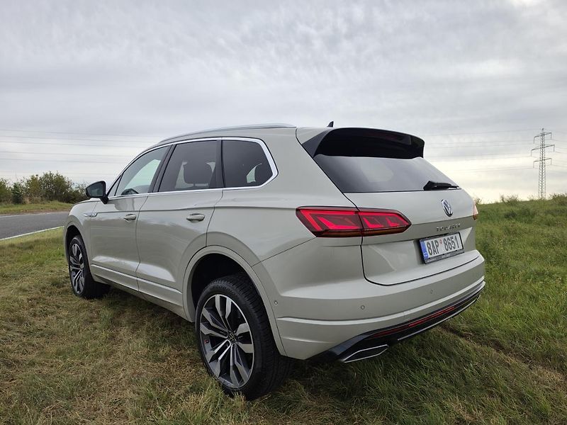 Volkswagen Touareg (2021) R-Line 210KW TAŽ. ČR 1.Maj.TOP - fotka 14 z 50
