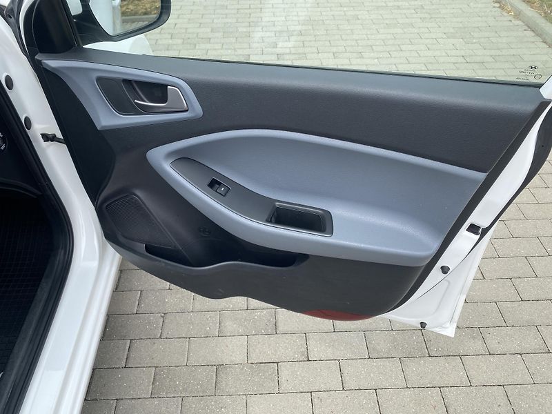Hyundai i20 1.2i SELECT,NAJ.76TIS.KM!! - fotka 20 z 32