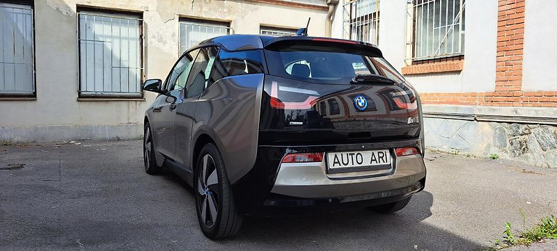 BMW i3 (2015) REX*LED*VÝBAVA*STAV*VÝHŘEV - fotka 9 z 42