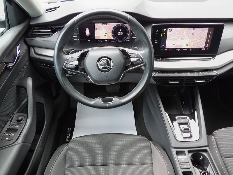 Škoda Octavia 2.0TDI DSG Style Virtual ACC - fotka 7 z 30