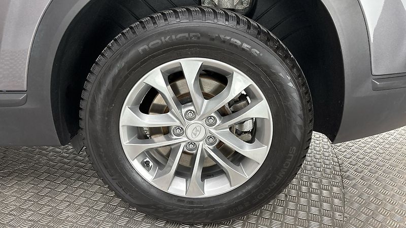 Hyundai Santa Fe 2.2 CRDI AUT Comfort - fotka 19 z 27