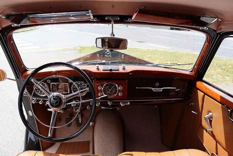 Mercedes-Benz W187 220B Cabrio na portálu TipCars.