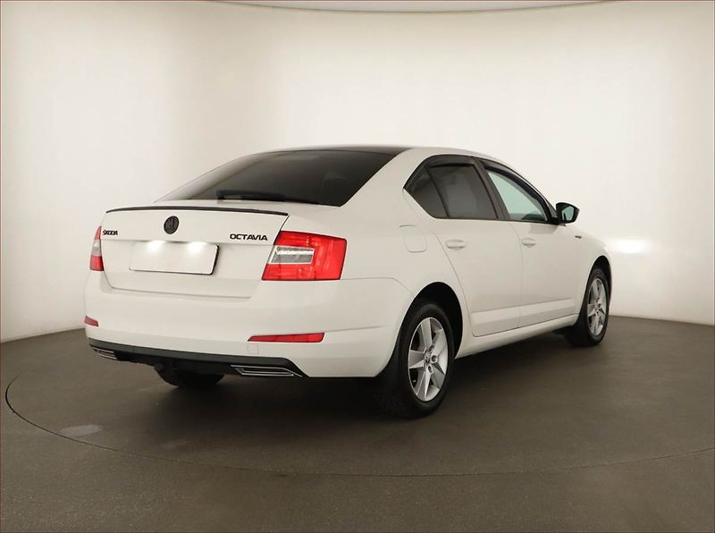Škoda Octavia (2014) 1.6 TDI, Automat, Navi - fotka 5 z 15
